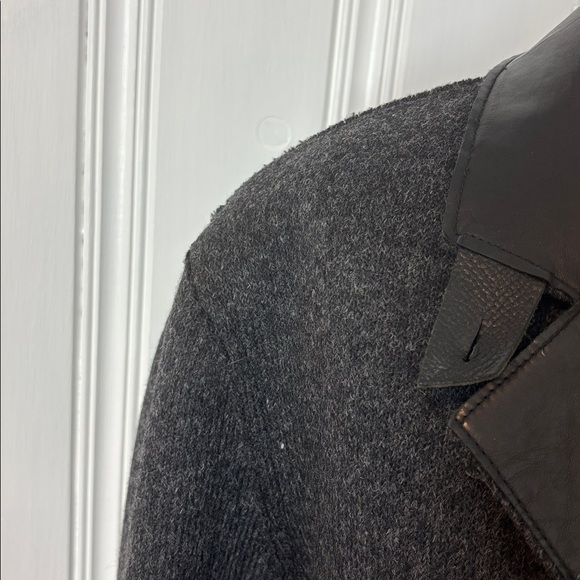🖤 M0851 Wool Blend & Leather Coat – Made in Canada - Size Medium - Picture 9 of 12
